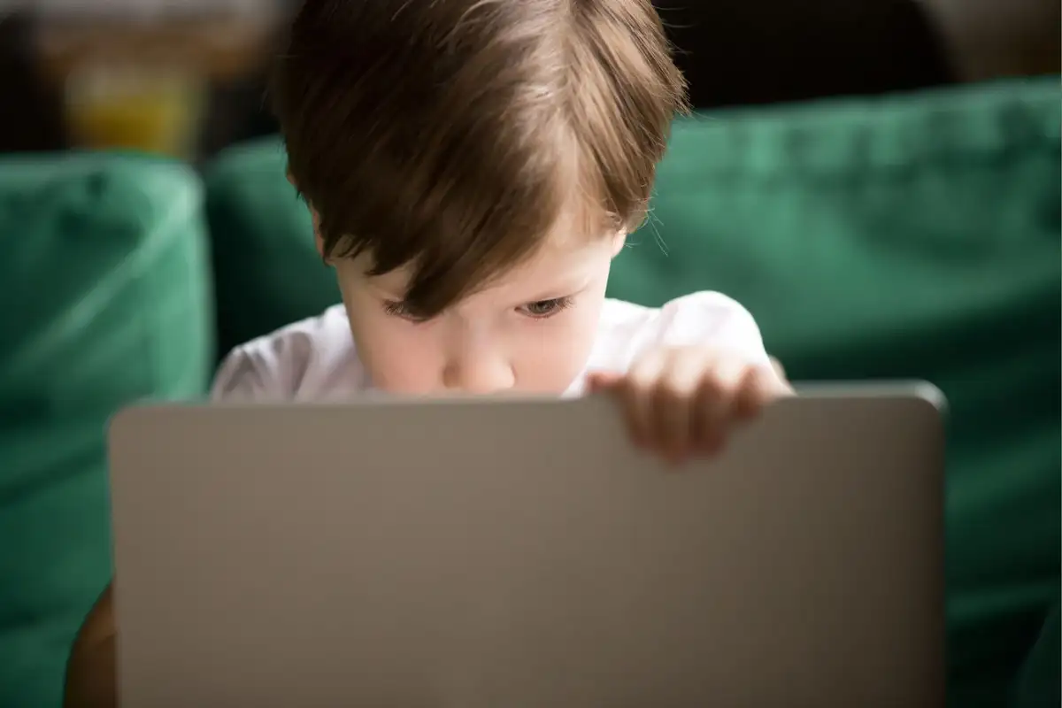 Aplicación de control parental. ¿Cómo proteger a tus hijos del porno en línea?