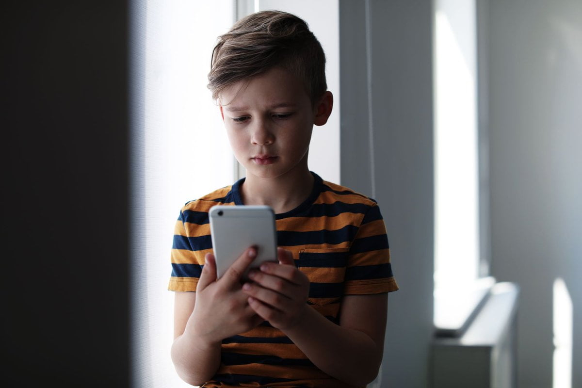How are mobile apps a threat to the online safety of your kids?