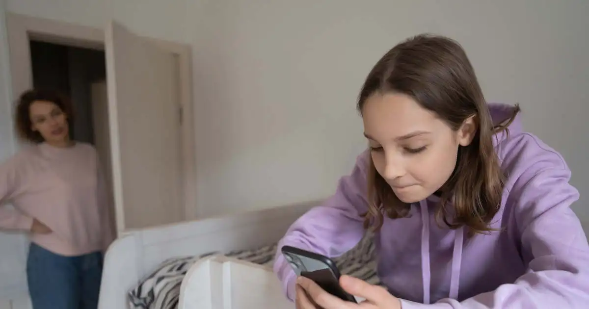 Cómo lidiar con la adicción a los teléfonos inteligentes de tus hijos
