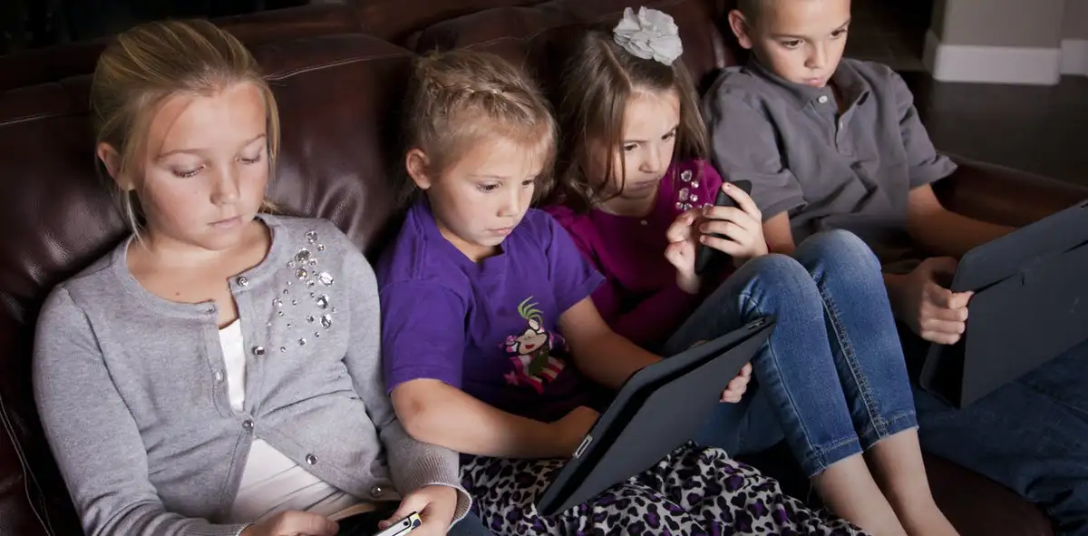 Os Impactos Negativos de Tempo Demasiado em Frente aos Ecrãs nas Crianças